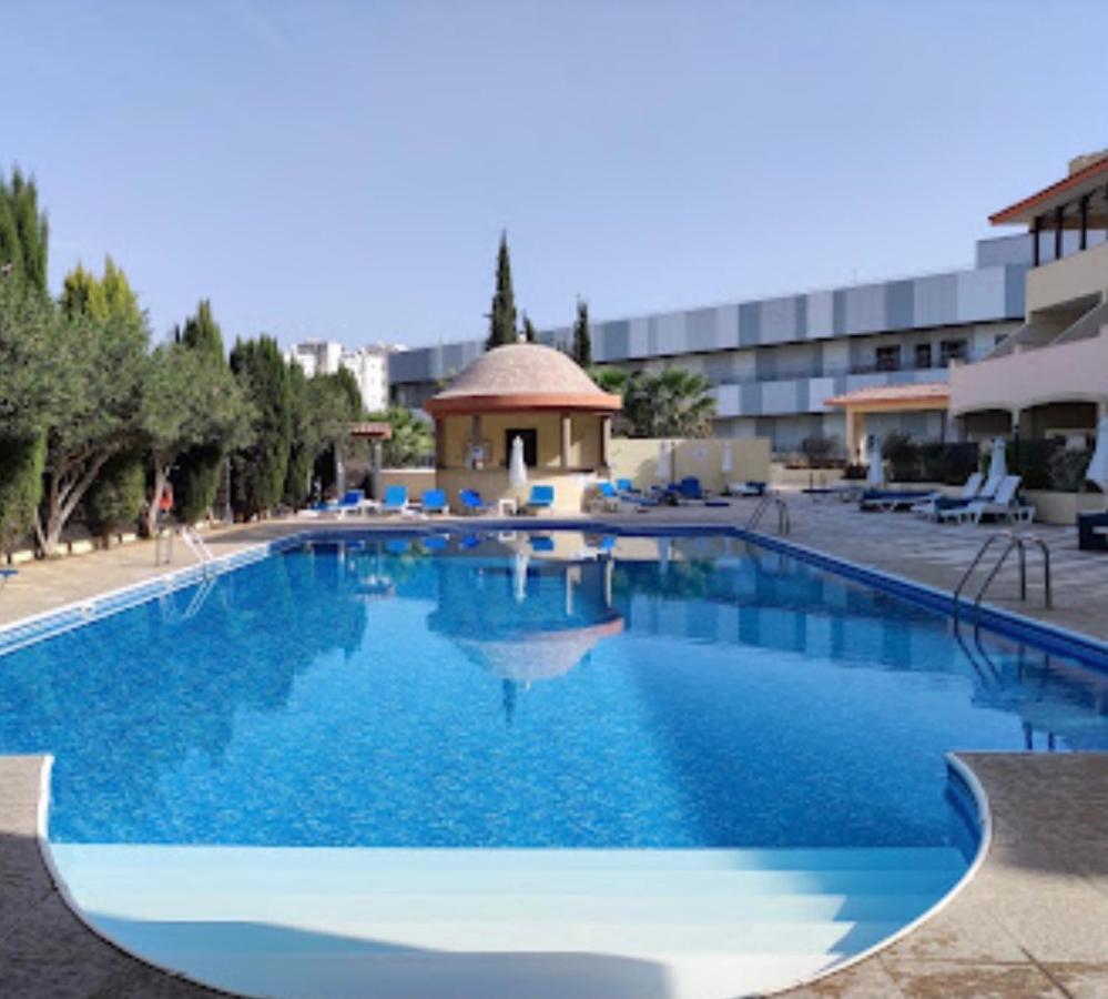 Queens Garden Walking Distance To The Beach Paphos Exterior photo