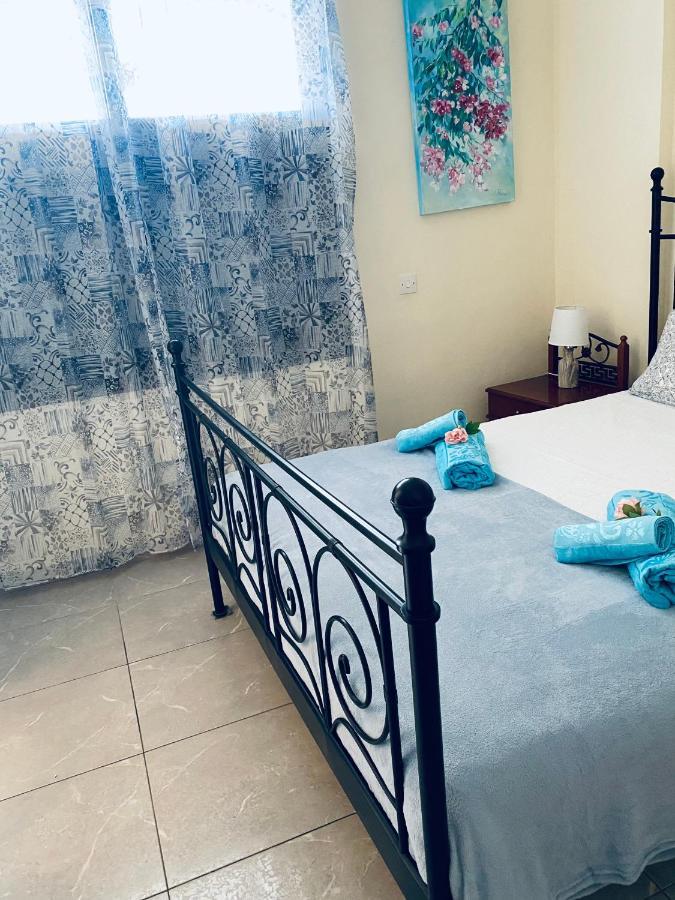 Queens Garden Walking Distance To The Beach Paphos Exterior photo