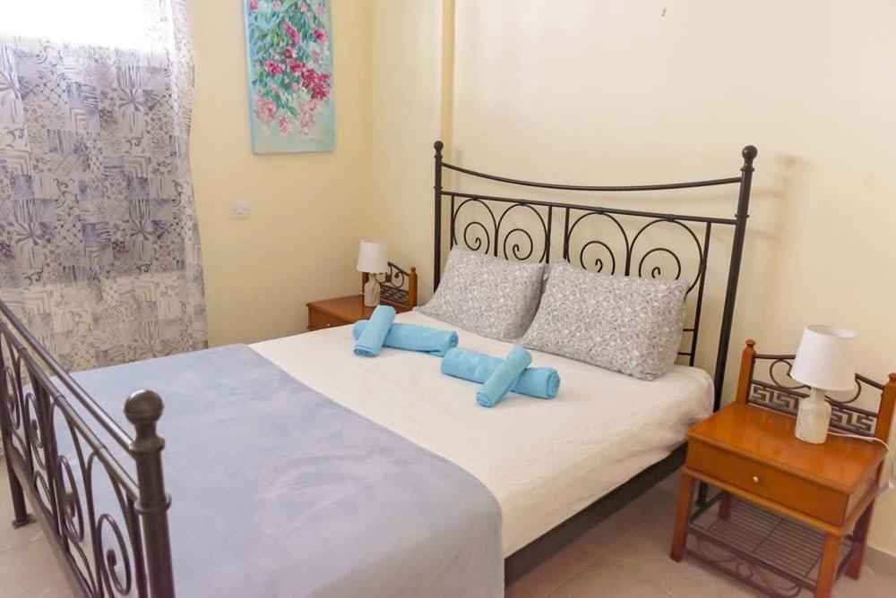 Queens Garden Walking Distance To The Beach Paphos Exterior photo