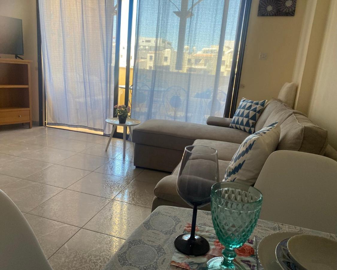 Queens Garden Walking Distance To The Beach Paphos Exterior photo
